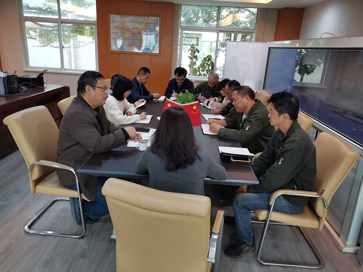 優秀的設計，如采用自動托盤進料系統，物料輸送和布局系統
